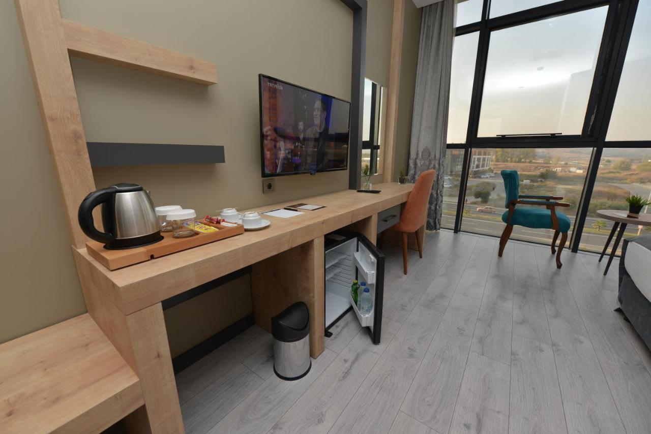 Mills Hotel Текидраг Екстериор снимка